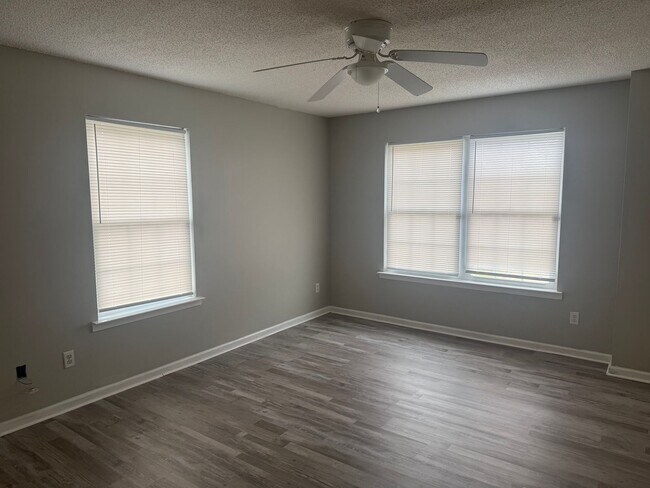 Building Photo - 2500 Barnesdale Wy