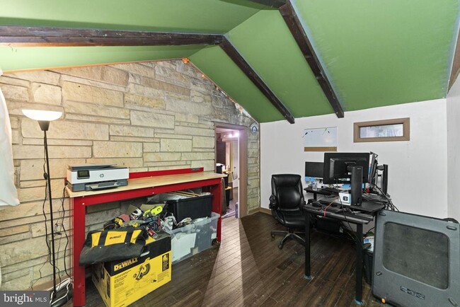 Building Photo - 704 Evergreen St