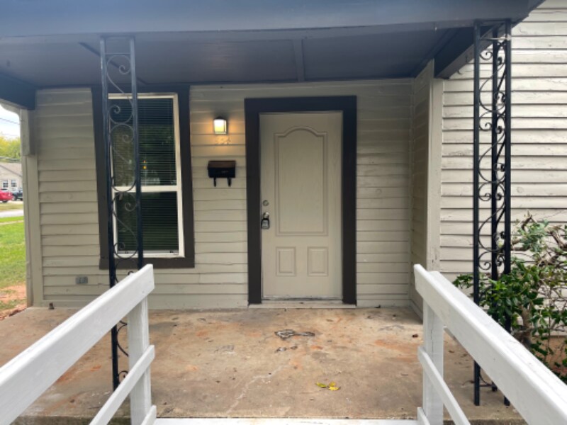 Building Photo - 534 E Sycamore St