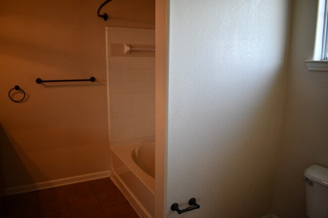 Building Photo - Gardens of Bridgehampton - 3 Bed - 3 Bath - Hardwood Laminate Floors