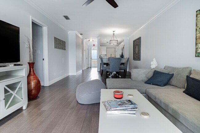 Building Photo - 3605 NE 32nd Ave