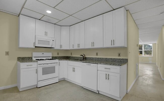 Building Photo - 5916 Sefton Ave