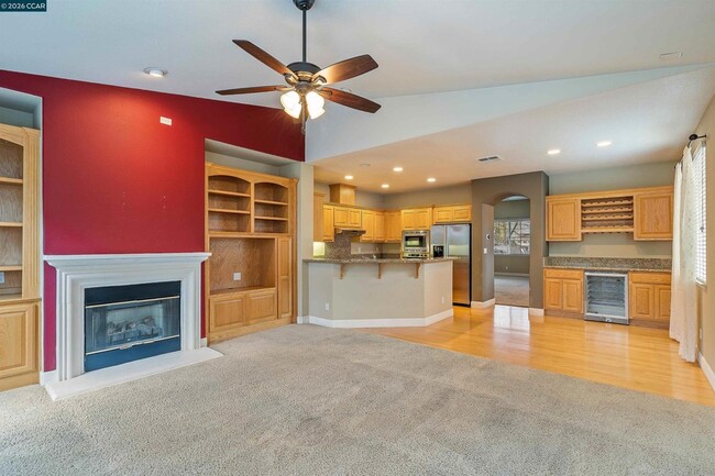 Building Photo - 350 Caroni St