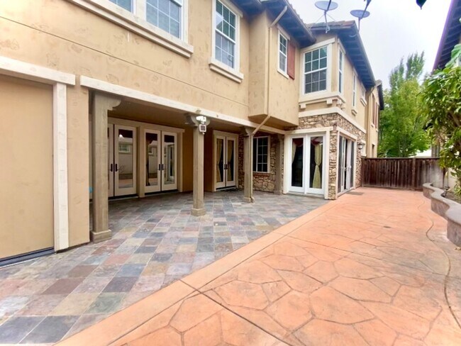 Building Photo - Dazzling 5-bedroom home in Fremont – Ardenwood Neighborhood!