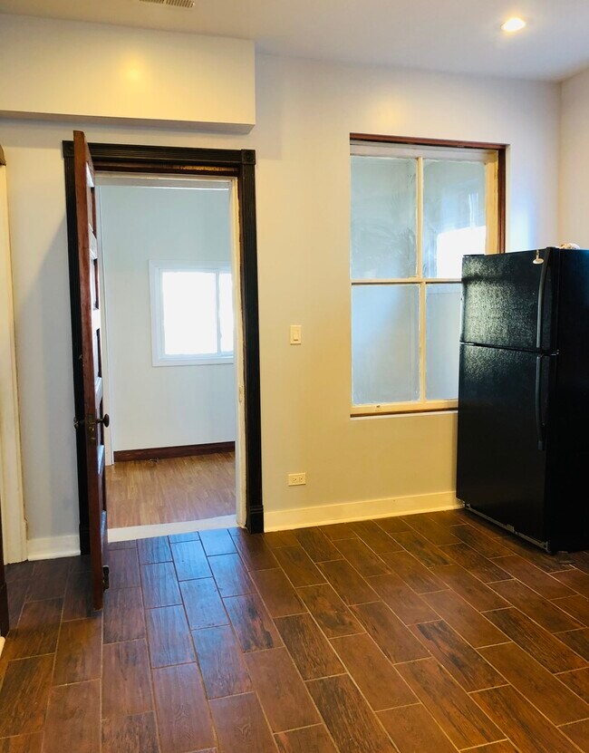 Building Photo - 3133 N Richmond St