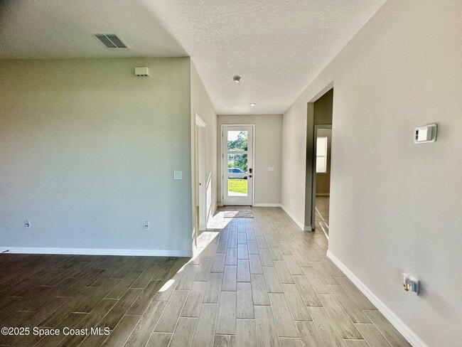 Building Photo - 1326 Seeley Cir NW