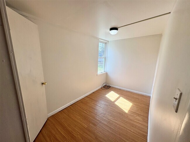 Building Photo - 100 St Charles St