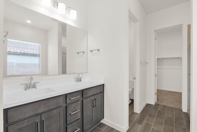 Building Photo - 3130 E Flintlock Dr