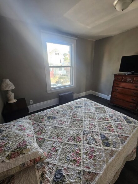 Building Photo - 869 Kenneth Ave