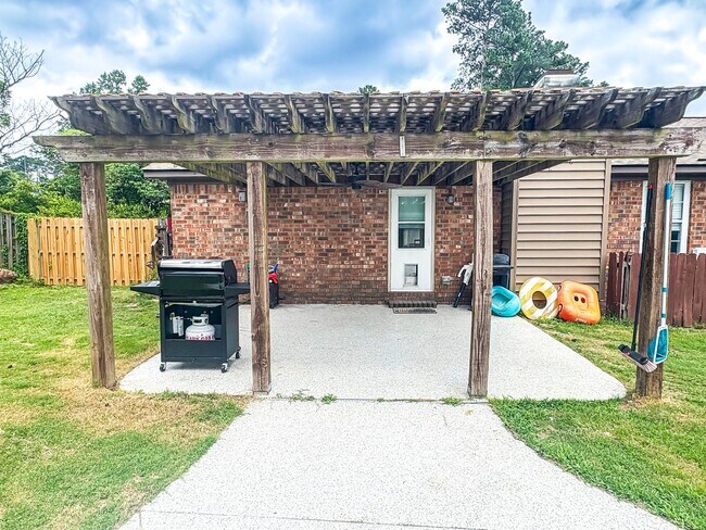Building Photo - 3 Bed 2 Bath with a POOL in Martinez!