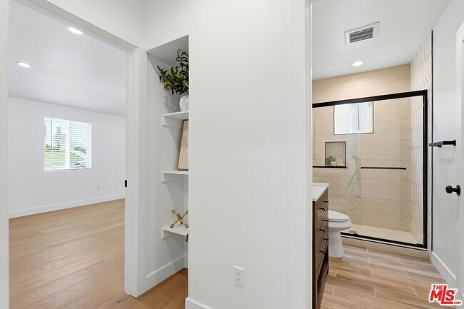 Building Photo - 5452 Harcross Dr