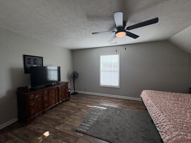 Building Photo - 515 Fox Trot Dr