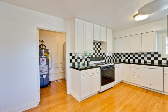 Building Photo - 2990 Cowper St