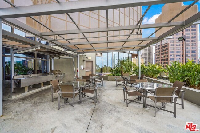 Building Photo - 1100 Wilshire Blvd