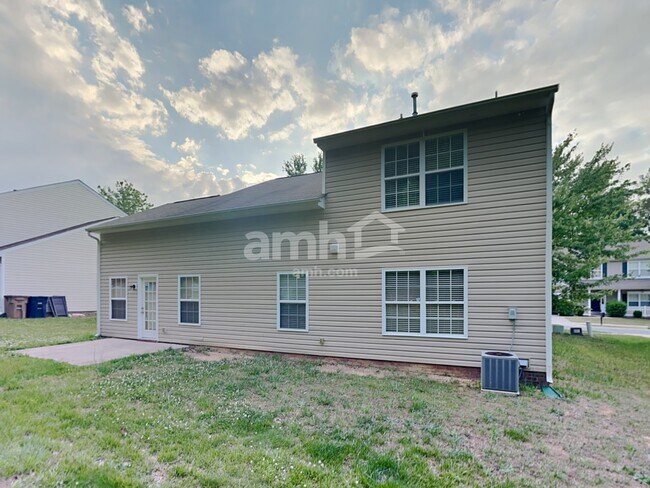 Building Photo - 2010 Cornflower Ln