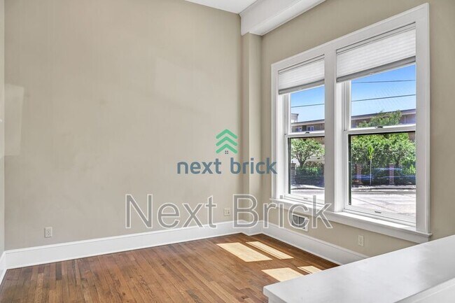 Building Photo - 317 Lakeside Ave S