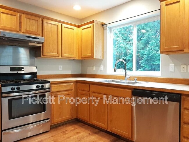 Building Photo - 6272 Alexis Dr NE