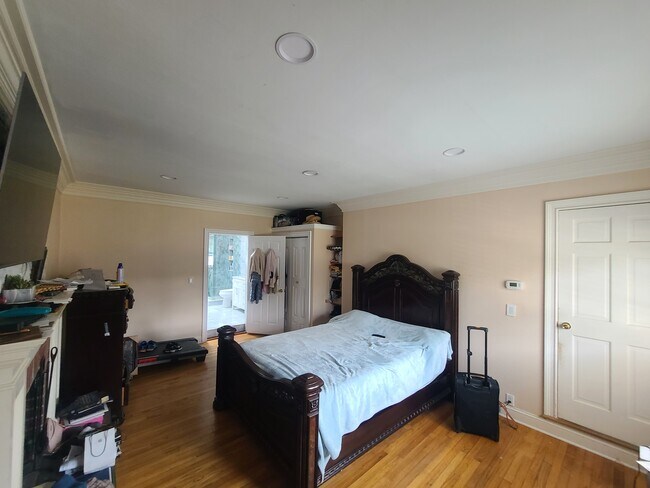 Primary Photo - 33 Clearview Ave