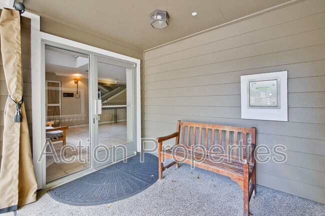 Building Photo - 2160 Santa Cruz Ave