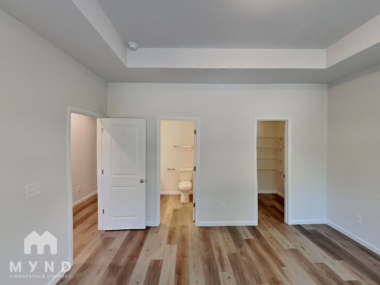 Building Photo - 218 E Boston Ave