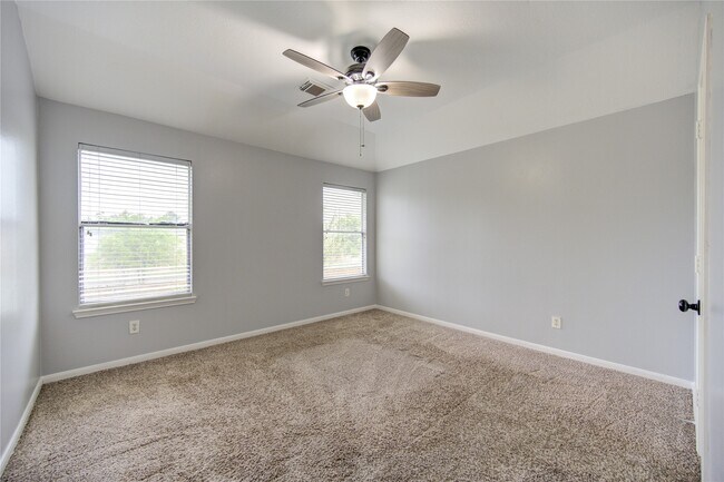 Building Photo - 9351 Royal Way