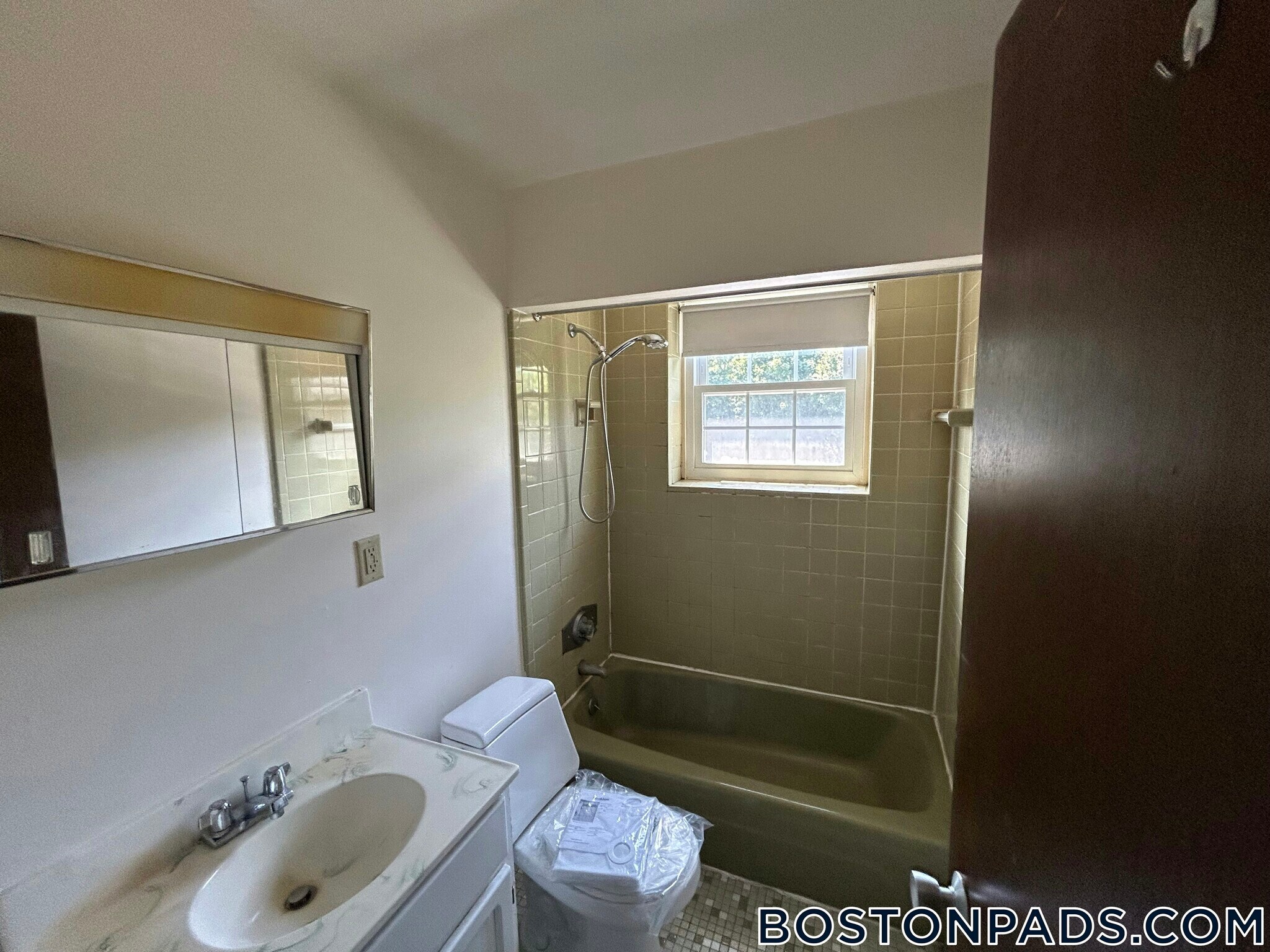 Building Photo - 8 Brattle Dr