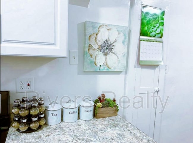 Building Photo - 6649 Berthold Ave