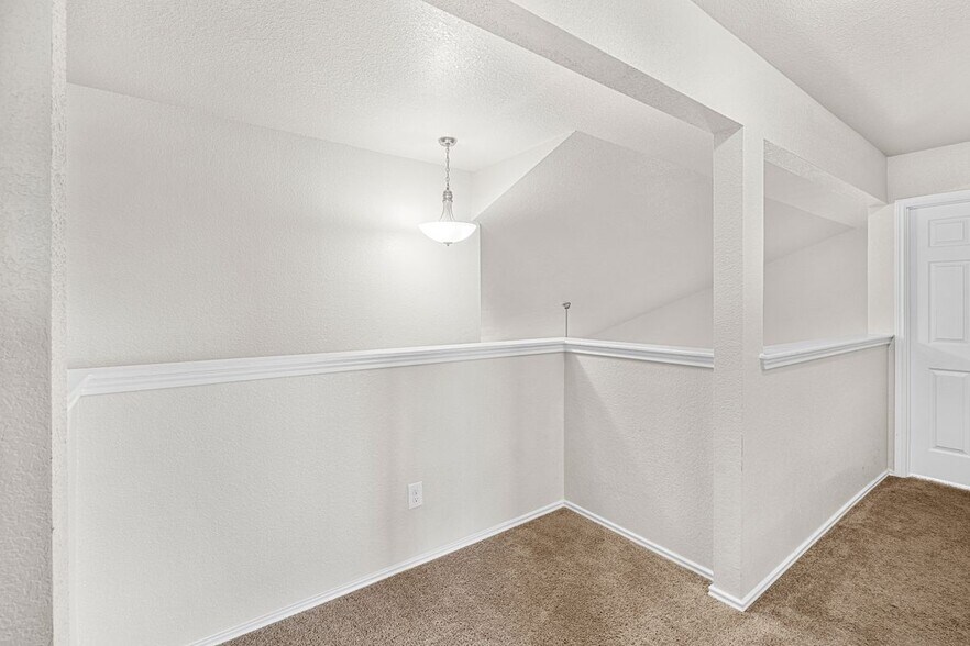 Building Photo - 1602 Gigante Dr