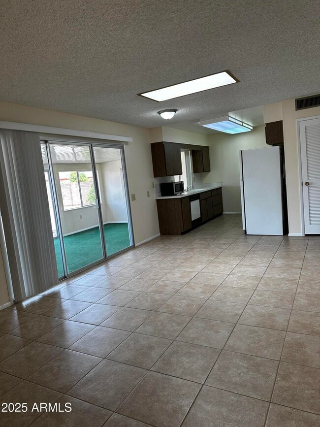 Building Photo - 9338 W Glen Oaks Cir N