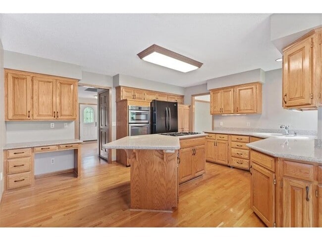 Building Photo - 7140 Willow View Cove