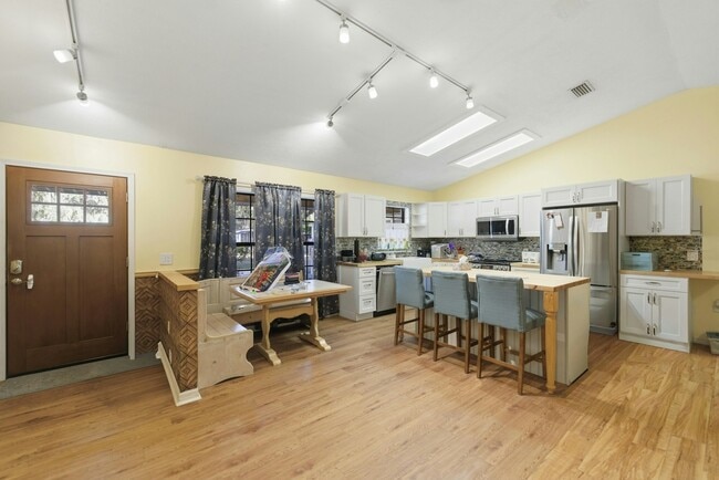 Building Photo - 408 Etheredge St