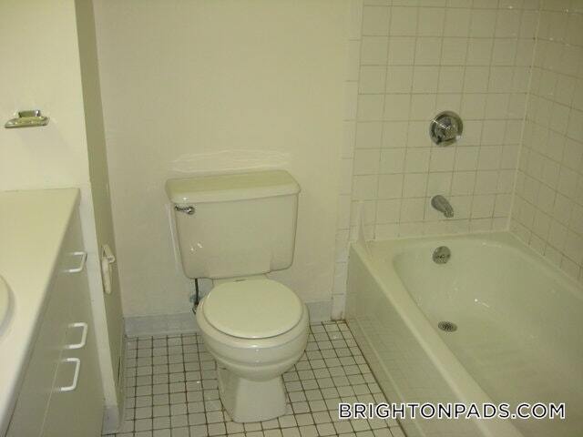 Building Photo - 150 N Beacon St