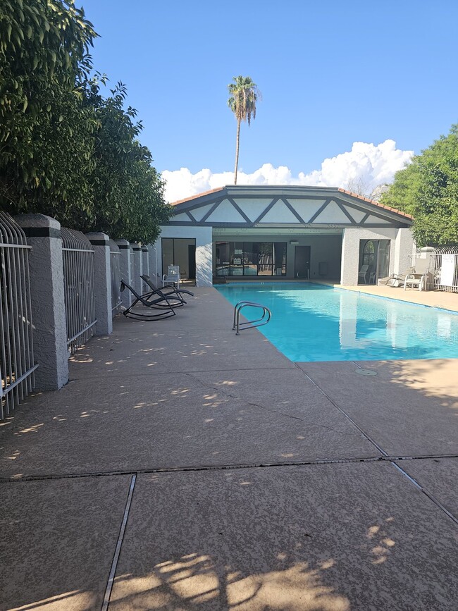 Building Photo - Charming Phoenix Townhouse