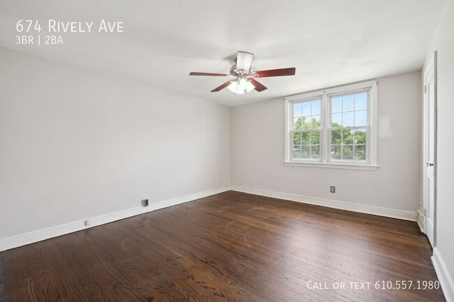 Building Photo - 674 Rively Ave