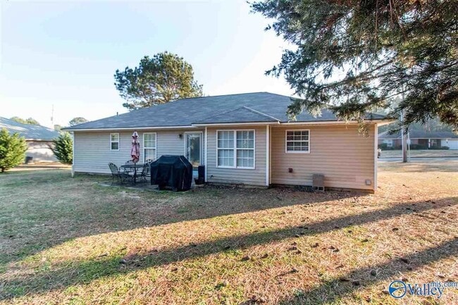 Building Photo - 123 Ann Bradley Dr