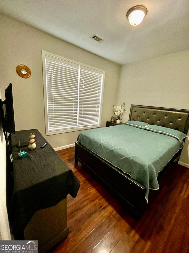 Building Photo - 500 Tulip Ln