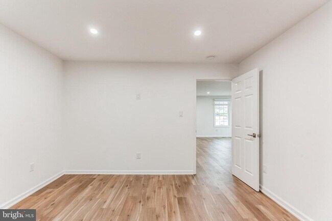 Building Photo - 557 Durham Rd