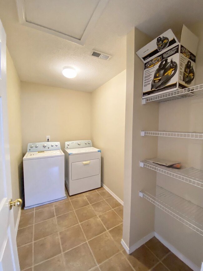 Building Photo - LOCATION IS KEY!!  4 Bedroom House in the ...