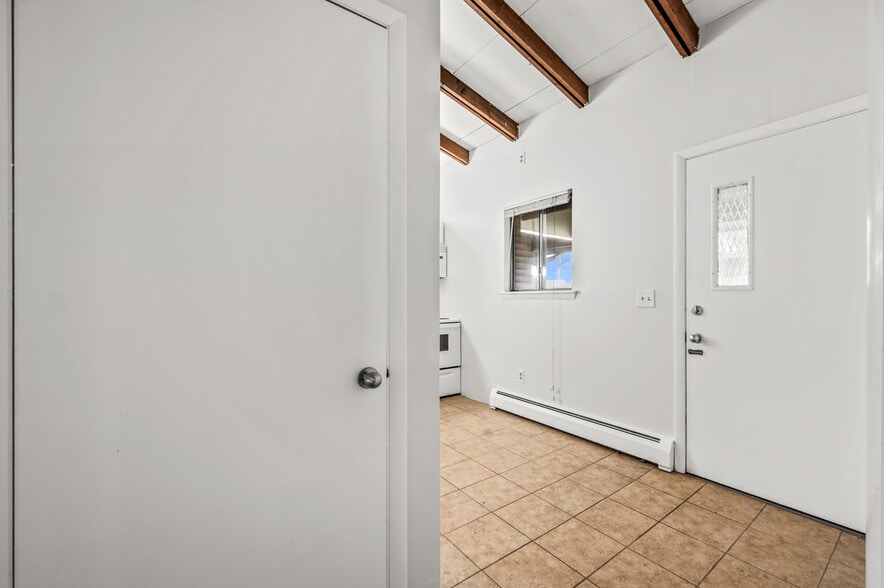 Building Photo - 343 Oakland St