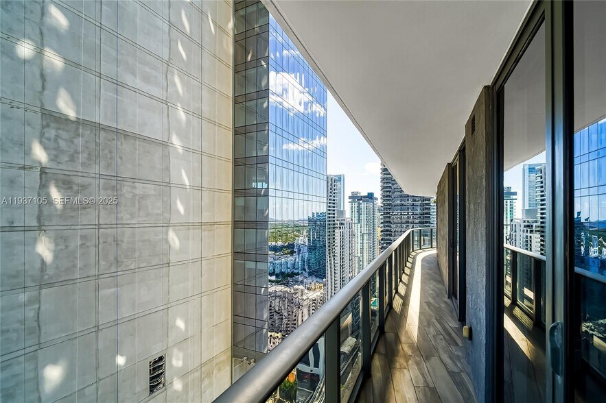 Building Photo - 801 S Miami Ave