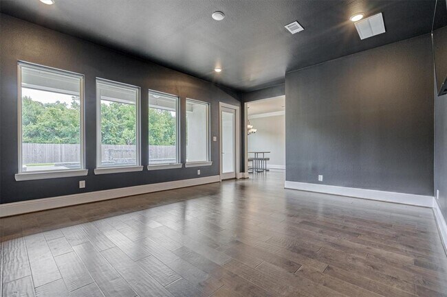 Building Photo - 12907 Mustang River Dr