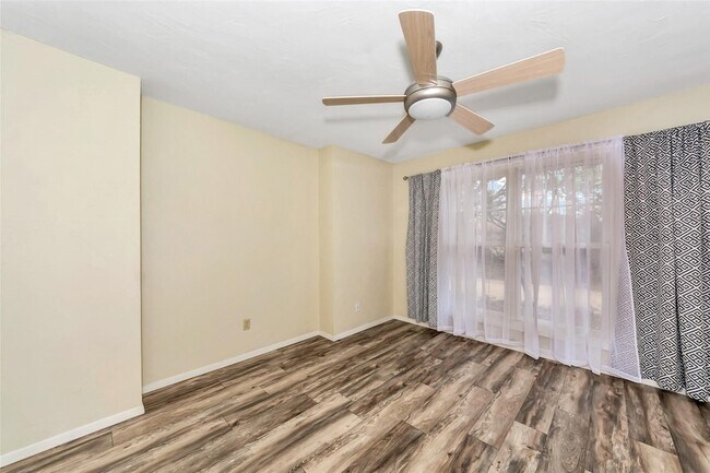 Building Photo - 26 Bounty Rd E