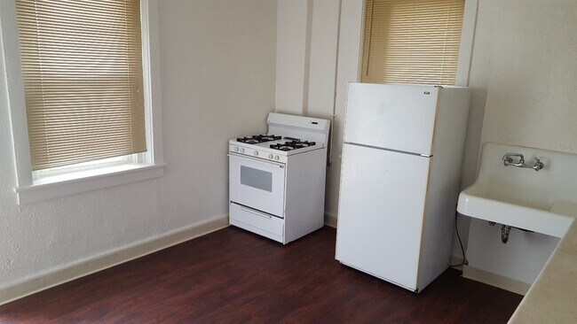 Primary Photo - 2118 Bedford Ave