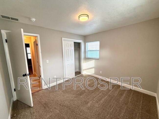 Building Photo - 376 Imperial Dr