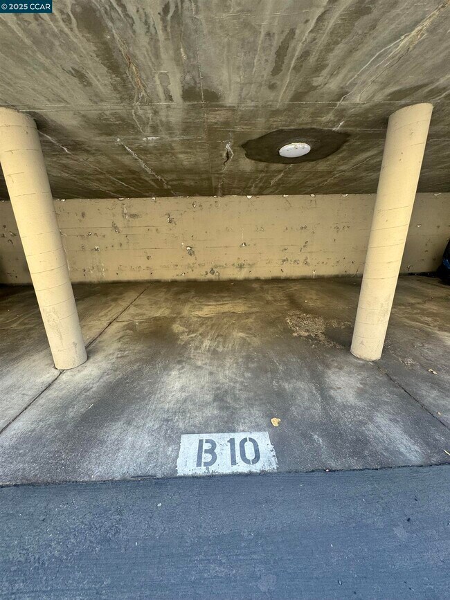 Building Photo - 1085 Murrieta Blvd