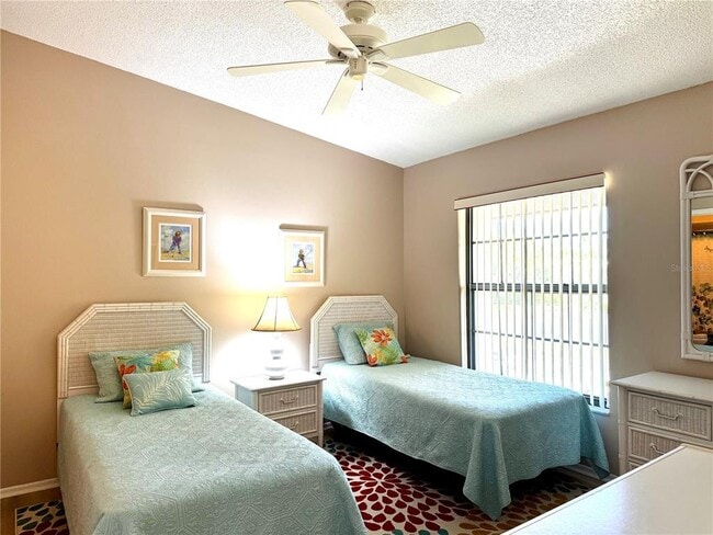 Building Photo - 4644 Weybridge St