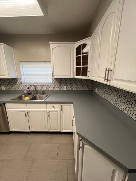 Building Photo - 2540 Elyria Ave