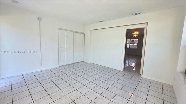 Building Photo - 525 NE 132nd Terrace