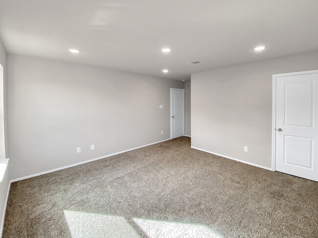 Building Photo - 13071 Clearview Dr