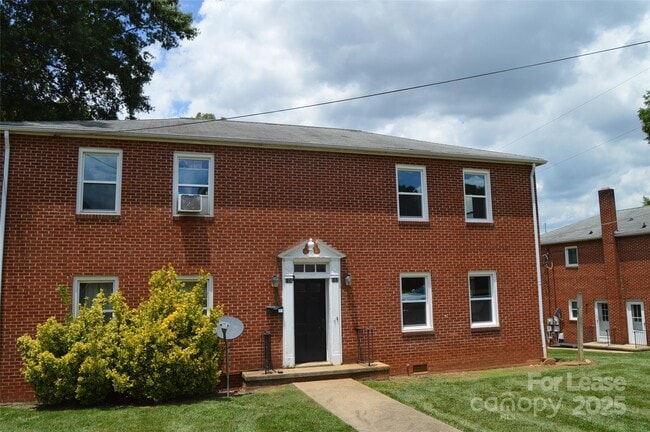 Primary Photo - 102 Feimster St